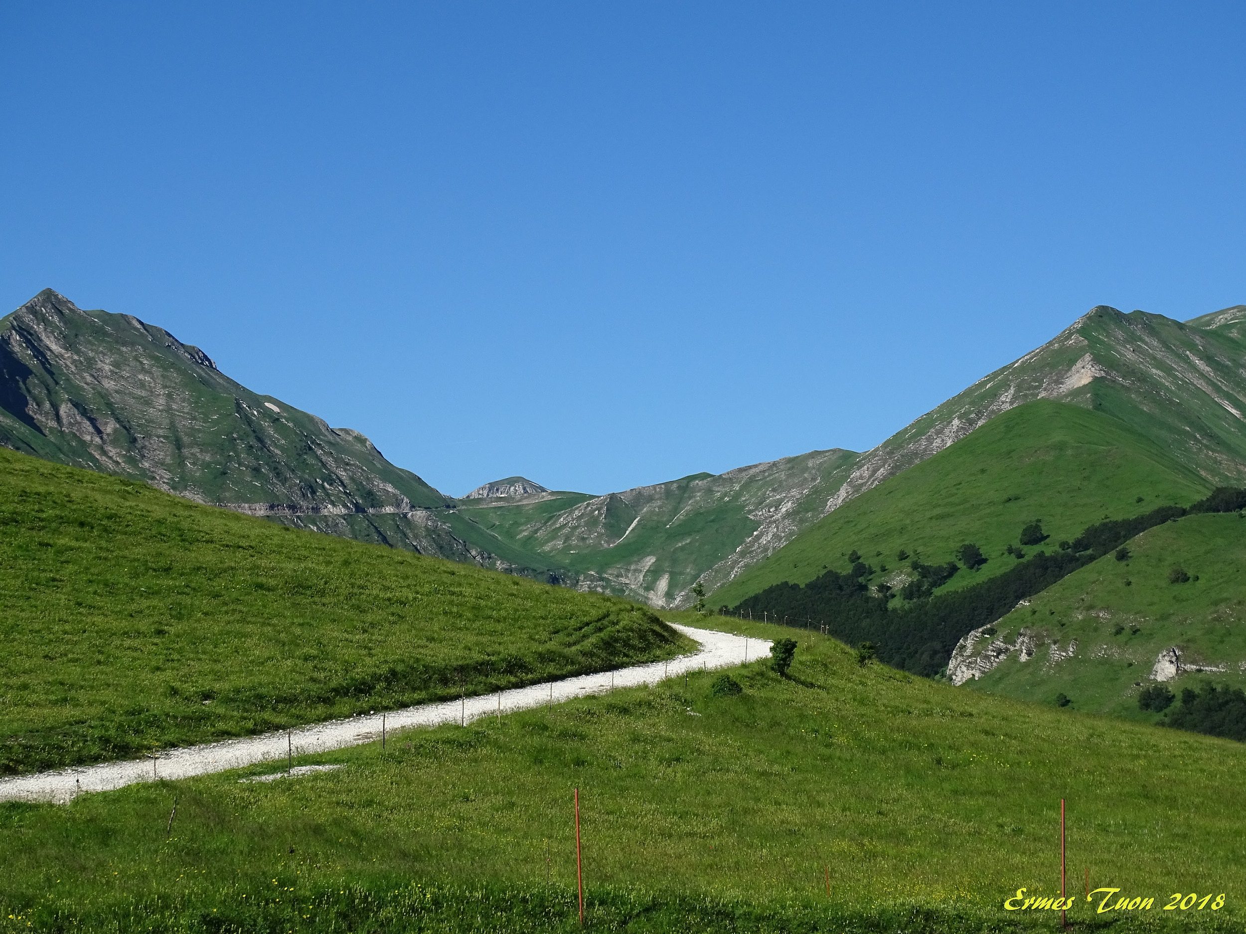 Bolognola and its trails